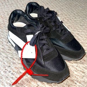 Off White c/o VIRGIL ABLOH